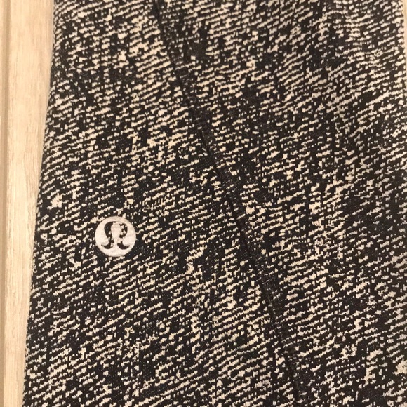 Lululemon leggings size 2 - Picture 4 of 4